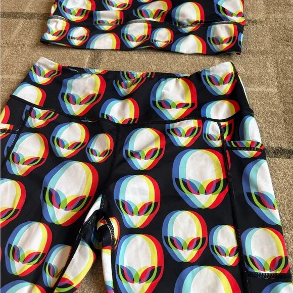 Constantly Varied Gear (CVG) leggings with pockets, sports bra, trippy alien - Picture 2 of 11